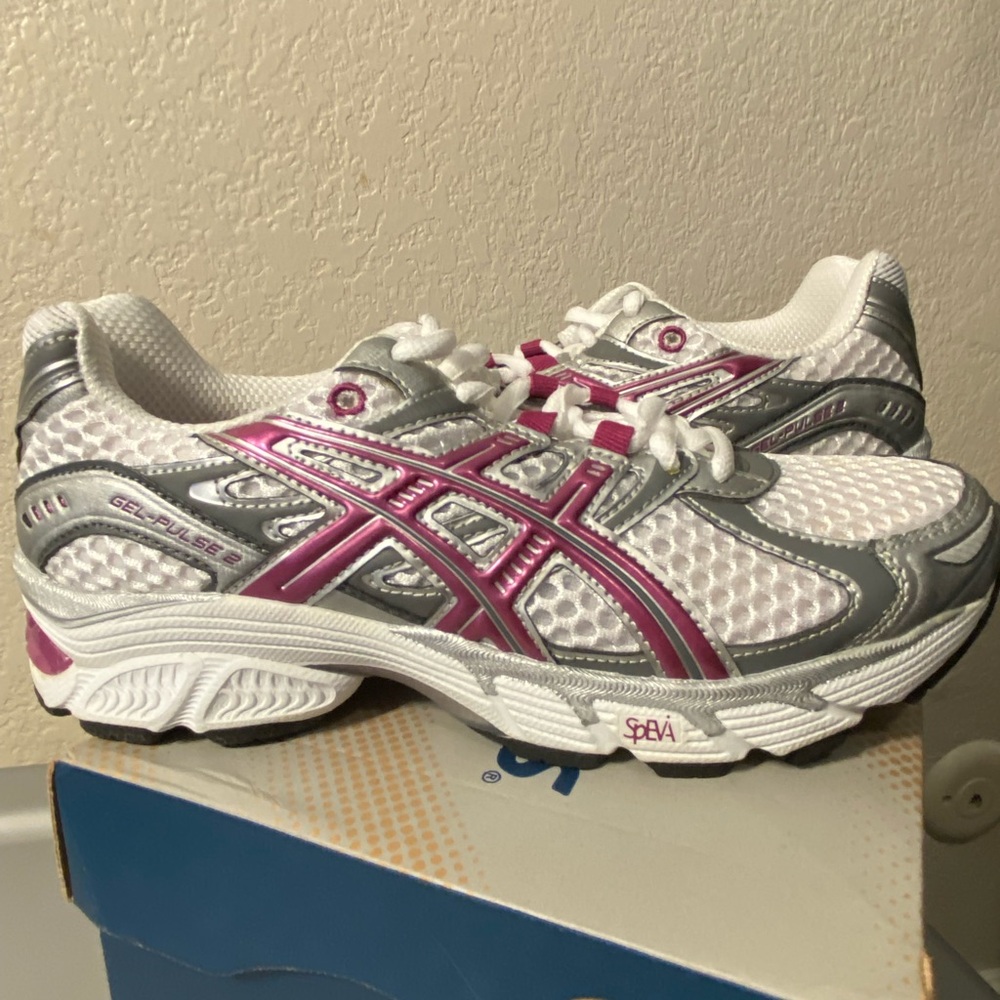 ASICS Women's White and Pink Athletic Shoes women’s size 5 1/2